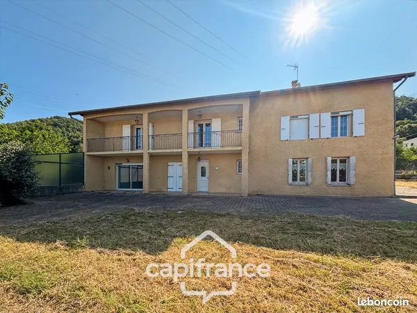 Maison 7 pièces 202 m²