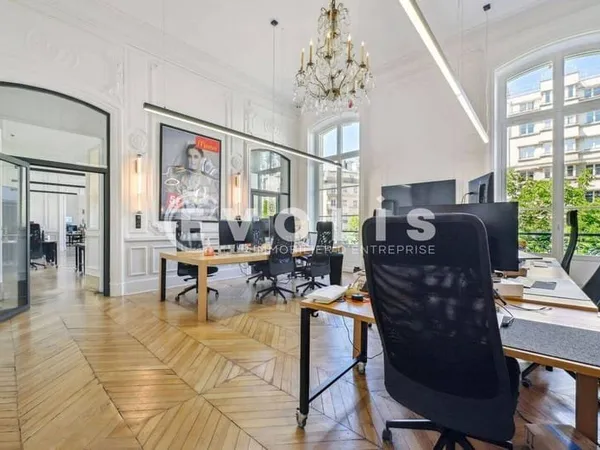 Bureaux 800 m²