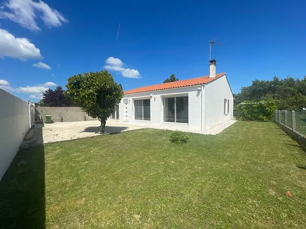 Maison rénovée de 116 m² avec grand jardin et belle pièce de vie à 1,5 km de la Citadelle