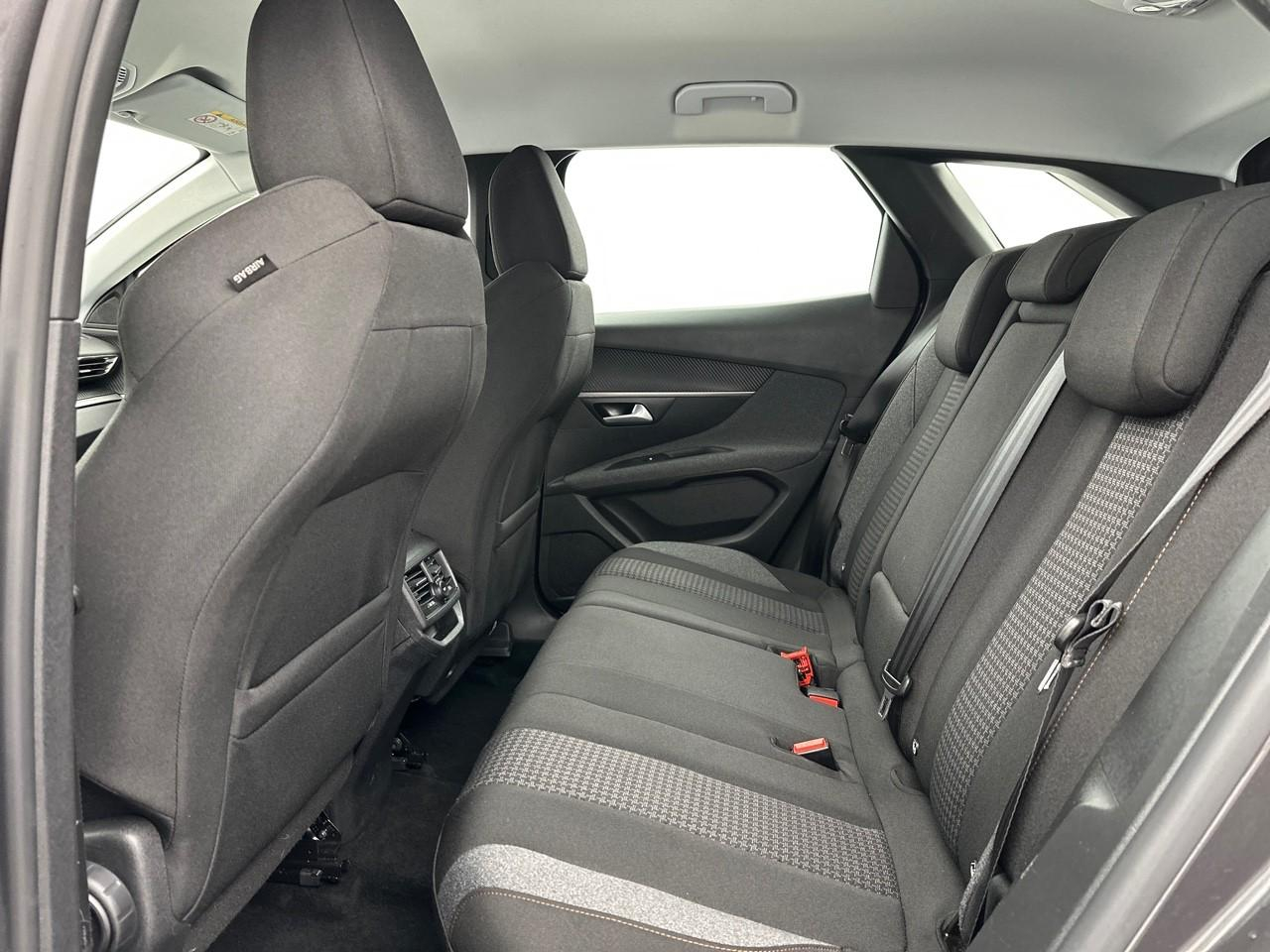 Peugeot 3008 puretech 130ch s&s bvm6 active pack — photo 13