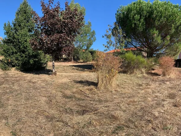 Terrain 750 m²