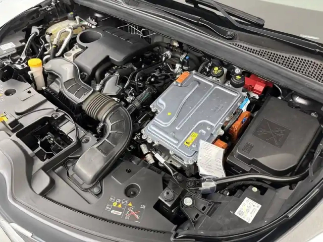 Renault Captur e-tech 145 - 21 — photo 27