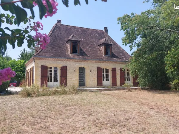 Authentique maison en pierre de Sarlat sur 3500 m² de terrain
