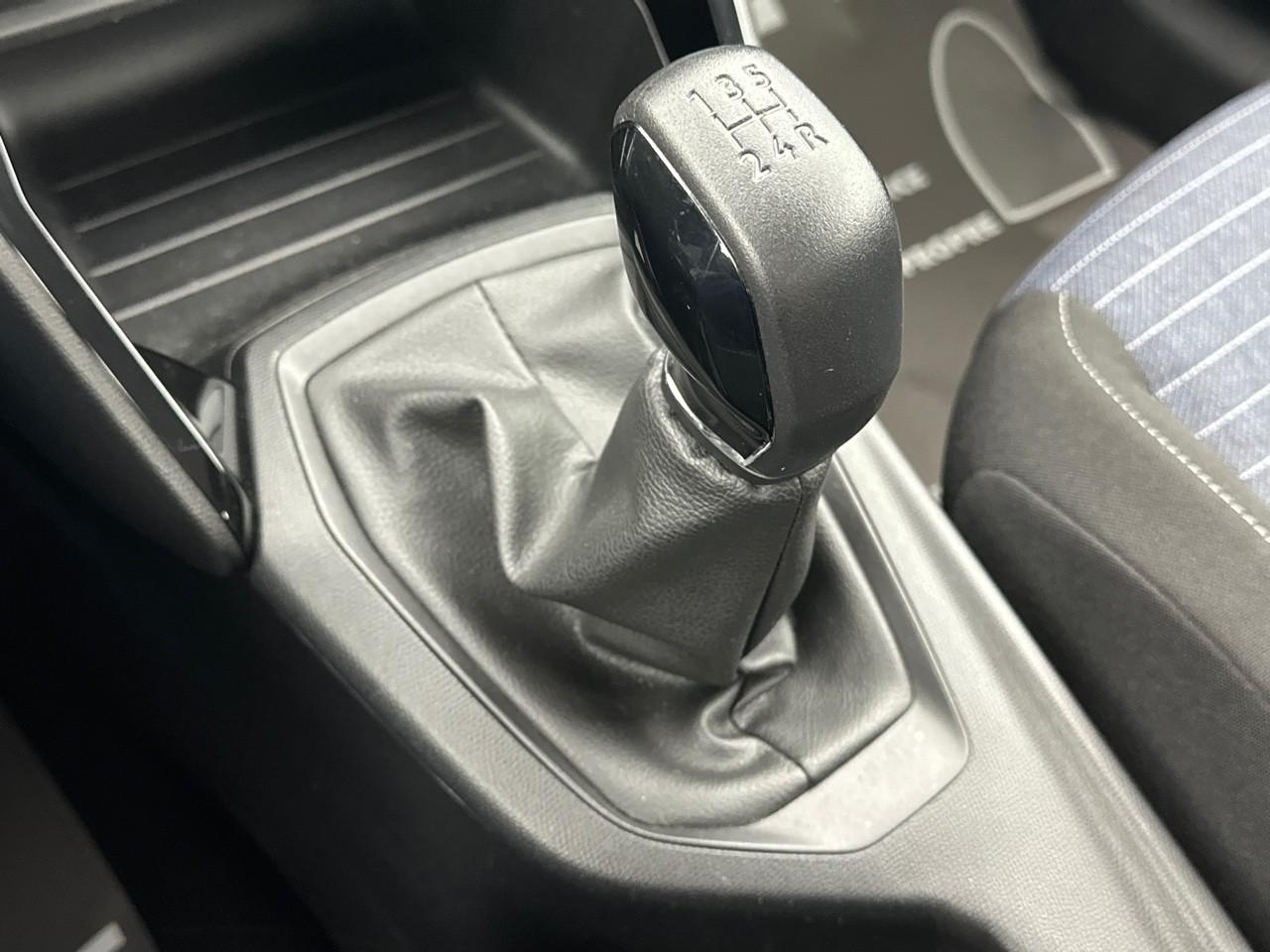 Peugeot 208 puretech 75 s&s bvm5 like — photo 25