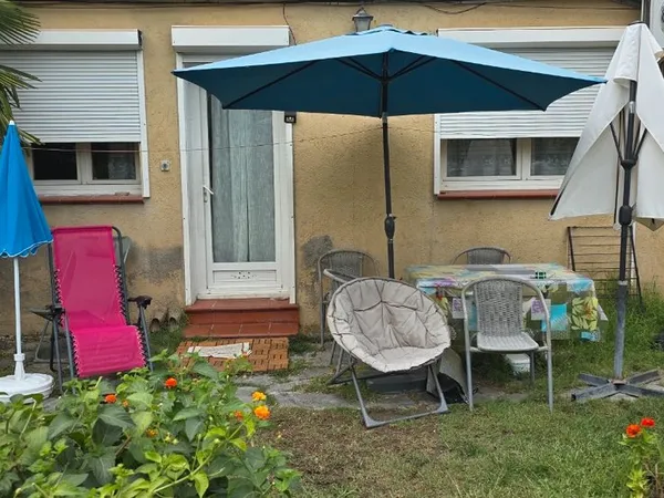 Studio tout équipé avec terrasse et jardin