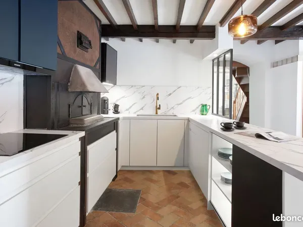 Maison de village rénovée avec goût - 77m² meublée - 2 terrasses - Coeur historique Sisteron