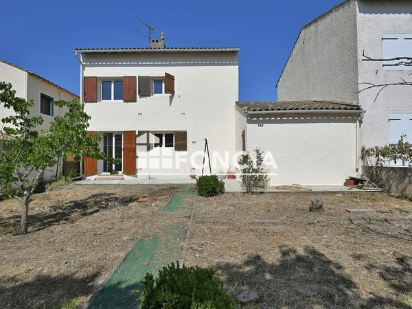 Raphèle ,maison de 106 M2 avec un étage comprenant pièce à vivre, cuisine, salle de bain ,4 chambres
