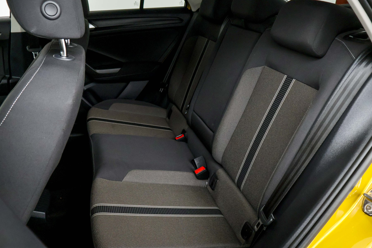 Volkswagen T-Roc — photo 31