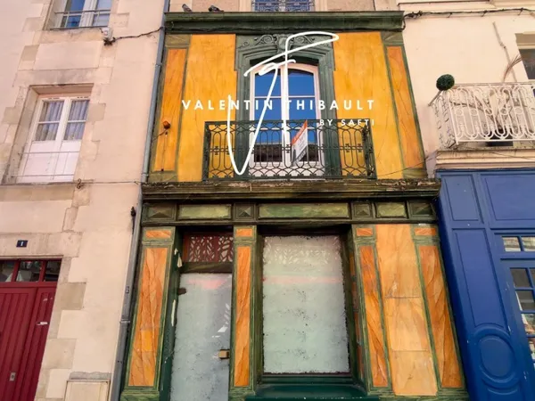 Poitiers Centre-ville Plateau — Local commercial 85 m² avec vitrine, Rue Saint-Nicolas