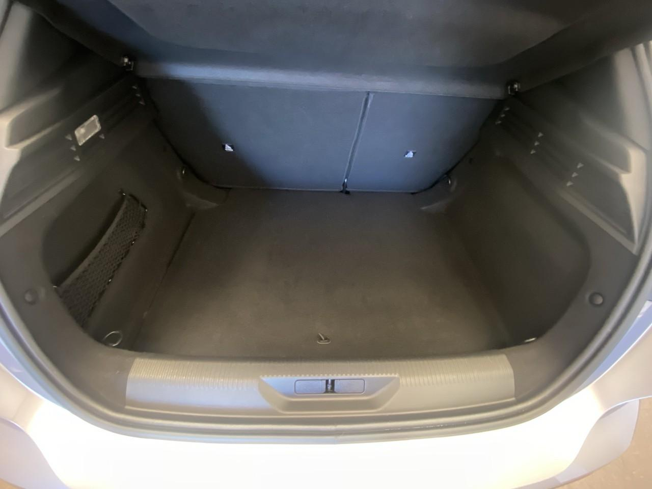 Peugeot 308 hybrid 145 e-dcs6 allure — photo 6