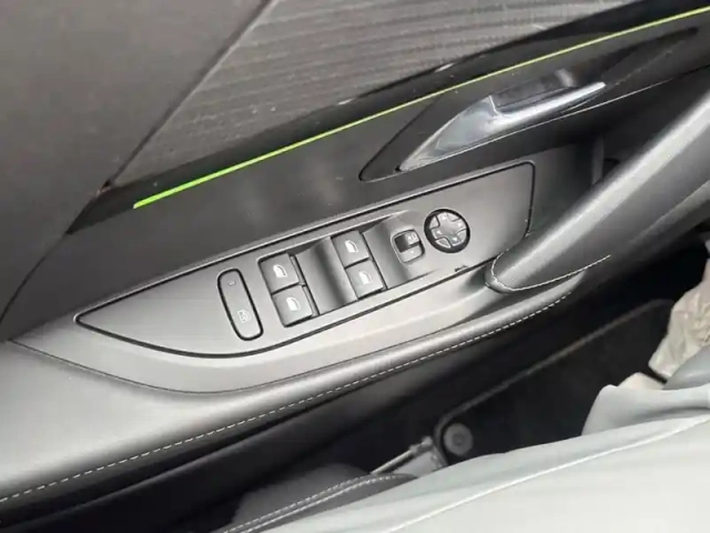 Peugeot 208 puretech 100 s&amp;s bvm6 gt pack — photo 20