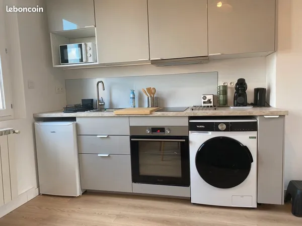 AVIGNON - T2 30m2 meublé et équipé,lumineux et ensoleillé,proche du centre (oct. à juin)