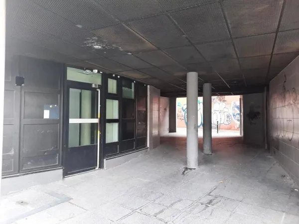 Local commercial 143 m²