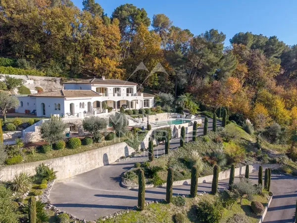 Villa d'exception avec vue panoramique sur Saint-Paul de Vence