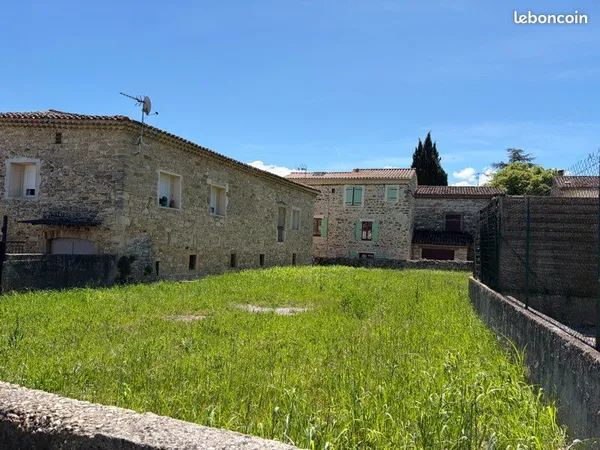 Terrain constructible 828 M2 sur Brignon