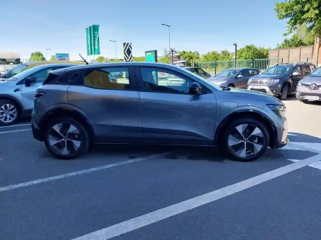 Renault Megane e-tech ev40 130ch standard charge — photo 6