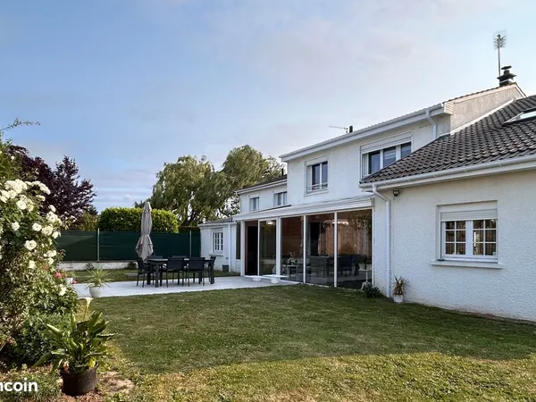 Templemars - Maison individuelle de 146 m² avec jardin, véranda, double garage et gare à 3 minutes à