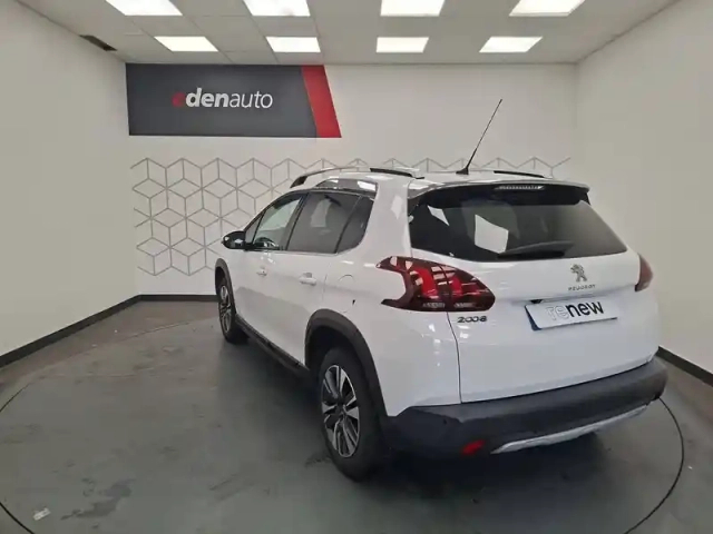 Peugeot 2008 1.2 puretech 110ch s&amp;s bvm5 — photo 3