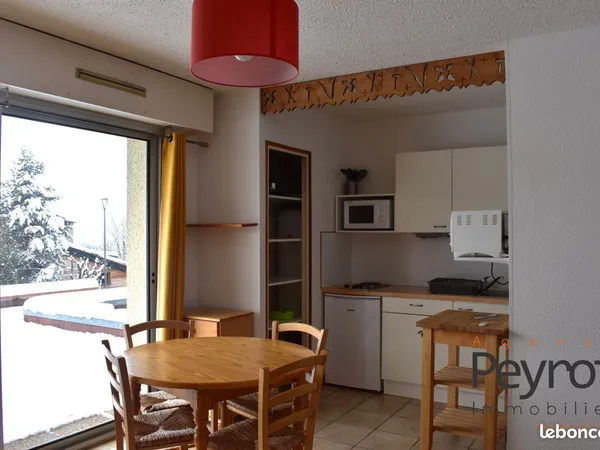 Studio 1 pièce 28 m²
