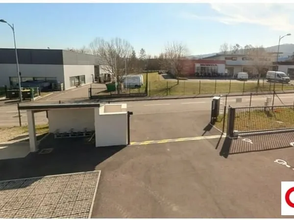 Local d'activité 299 m²