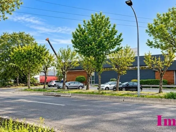 Entrepôt à VENDRE