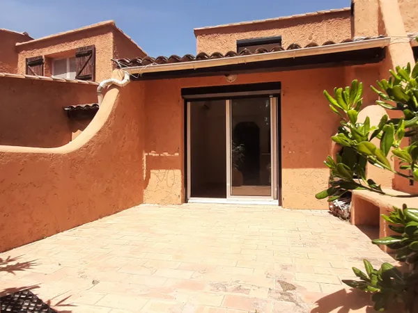 SANARY SUR MER, APPARTEMENT DE 45M2 TYPE 2, LA PLAGE A PIED.