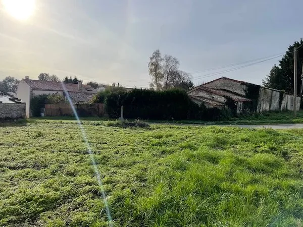 Terrain constructible Romegoux 537 m².