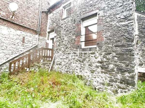 Agreéable petite Maison en Pierre avec jardin