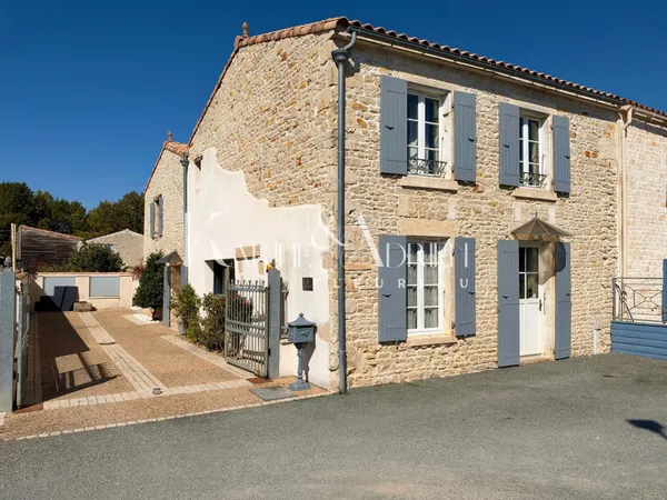 MAISON EN PIERRE 5 CHAMBRES AVEC PISCINE ET DÉPENDANCE