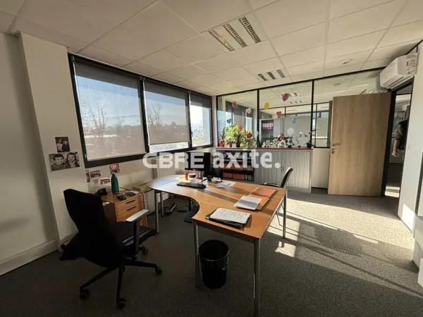 Local professionnel 236 m²