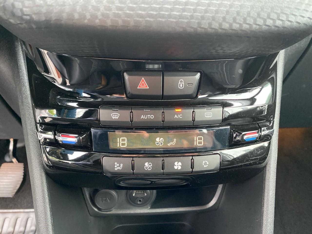 Peugeot 2008 1.2 puretech 110ch allure s&s — photo 18