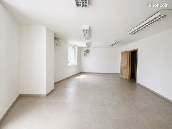 Vend local tout commerce 53 m2 idéal investisseur 150000