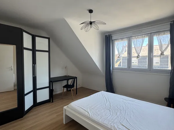Loue 1 chambre dans colocation maison meublée avec jardin et parking