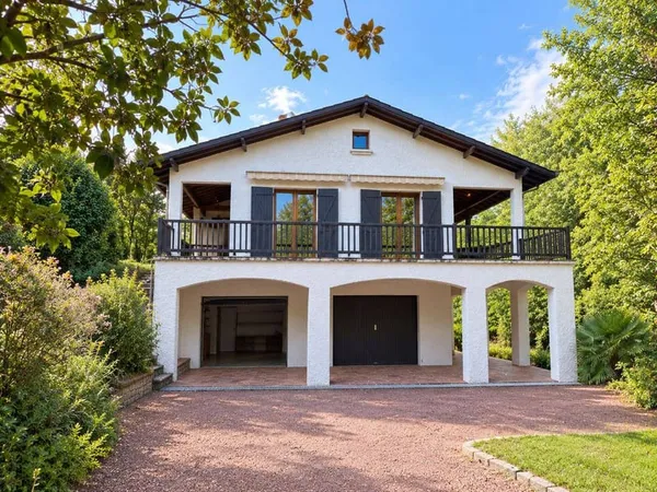 Maison 8 pièces 238 m²
