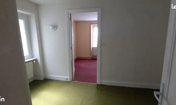 Maison de village proche de Feurs 70000