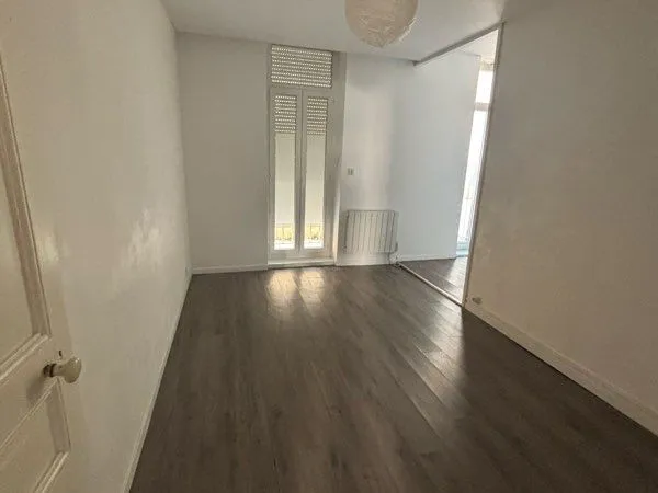 Beziers centre bel appart T4 98m2 1er étage rénové