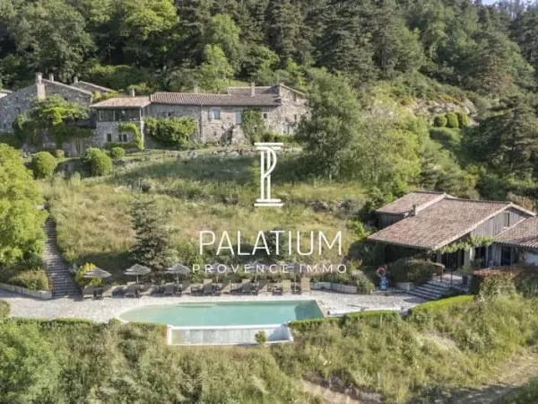 Maison 900 m²
