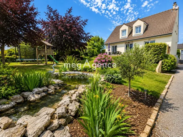 EXCLUSIVITÉ - Maison sur sous-sol, secteur périphérique d'Arçonnay