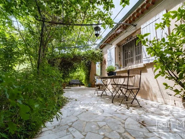 Maison 8 pièces 230 m²