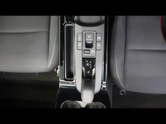 Toyota Prius hybride rechargeable 223ch dynamic ph — photo 17
