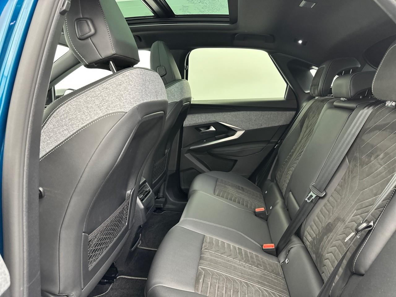 Peugeot 3008 electrique 210 ch 73 kwh gt — photo 12