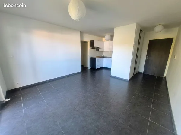 VERTOU - T2 DE 42 m² - GRANDE TERRASSE OUEST - PARKING - CAVE - TRÈS BON ÉTAT