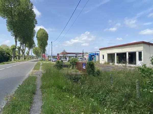 Ensemble immobilier mixte avec grande visibilité