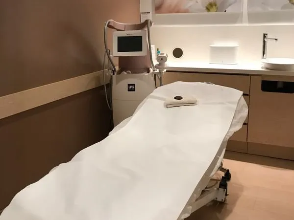 Vente institut de beauté et commerce de produits cosmétiques