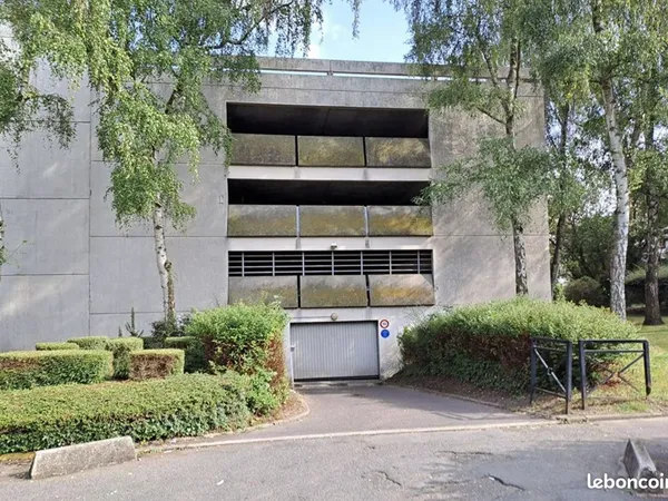 Parking/box 12 m² Évry-Courcouronnes