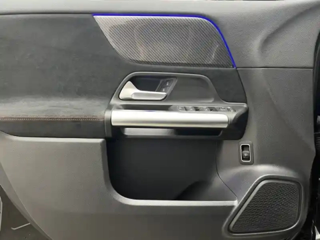Mercedes Gla 200 d amg line — photo 14