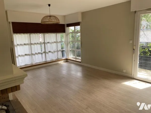 Maison 1 pièce 163 m²