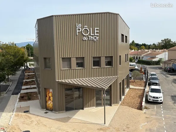 À louer Local commercial neuf RDC - 260 m² modulables/divisibles - Le Thor