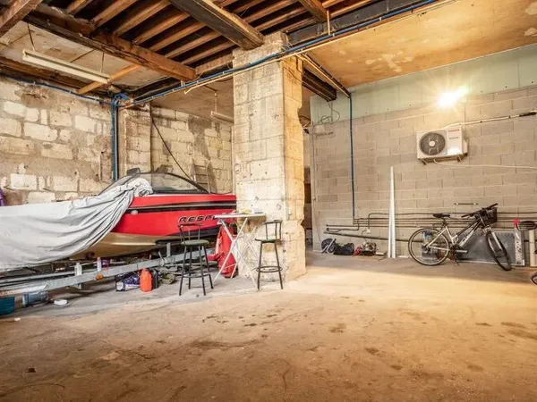 Places de parking deux roues dans garage sécurisé Bordeaux Bastide
