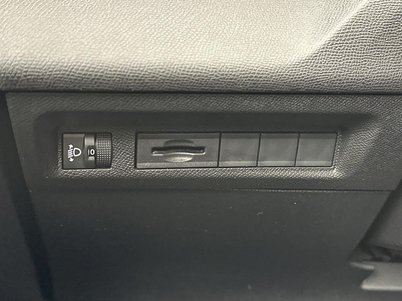 Peugeot 308 bluehdi 130ch s&s eat8 allure pack — photo 16